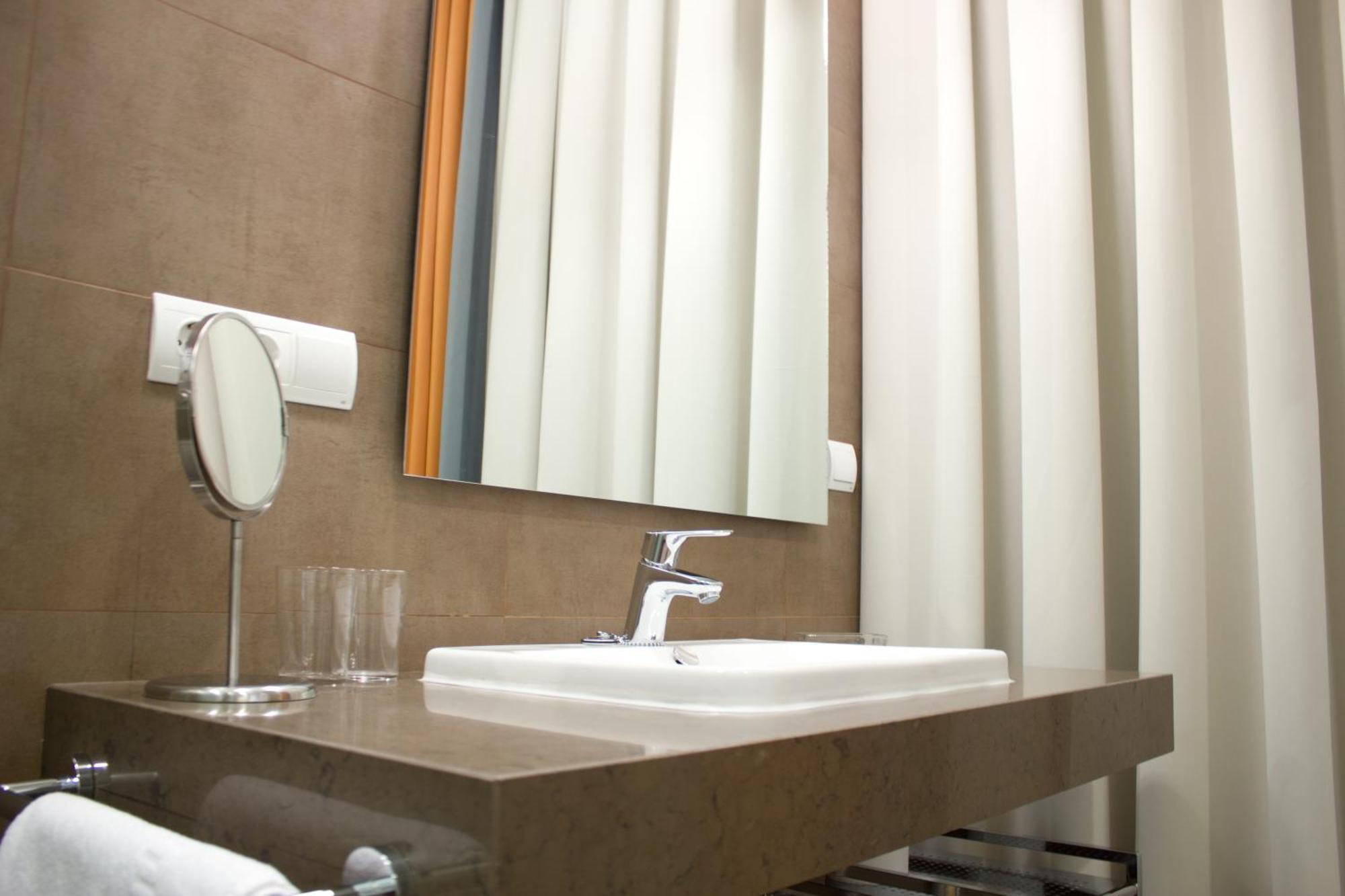 Life Apartments Alberto Lista Sevilla Eksteriør billede